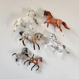 Breyer Lot Of 6 Stablemates Horses Minnie Whinnies Collectible Horses Figures